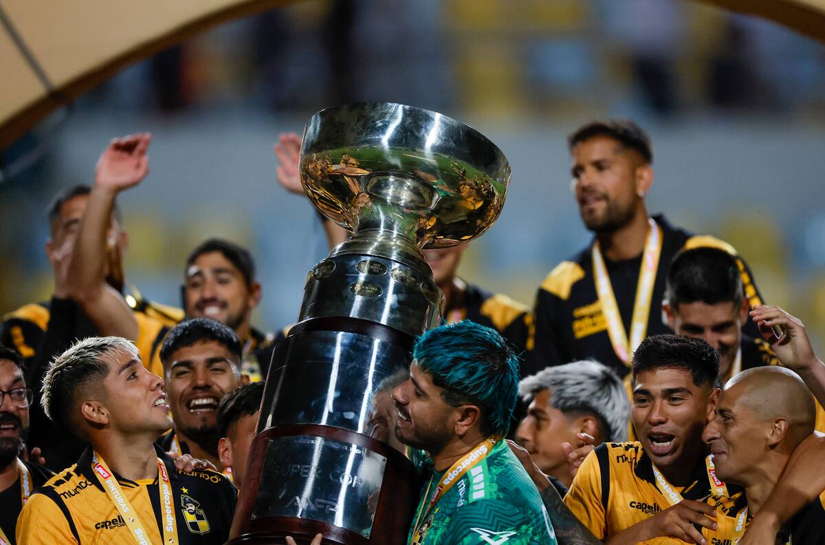 Campeón con Coquimbo Unido se va con polémica: ya posó con la camiseta de su nuevo club