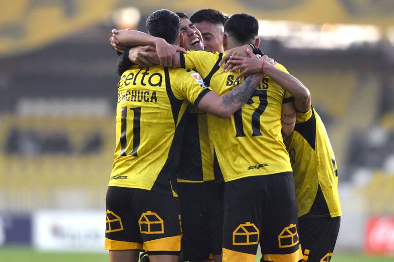 Los Piratas son punteros del Campeonato Nacional. /Photosport