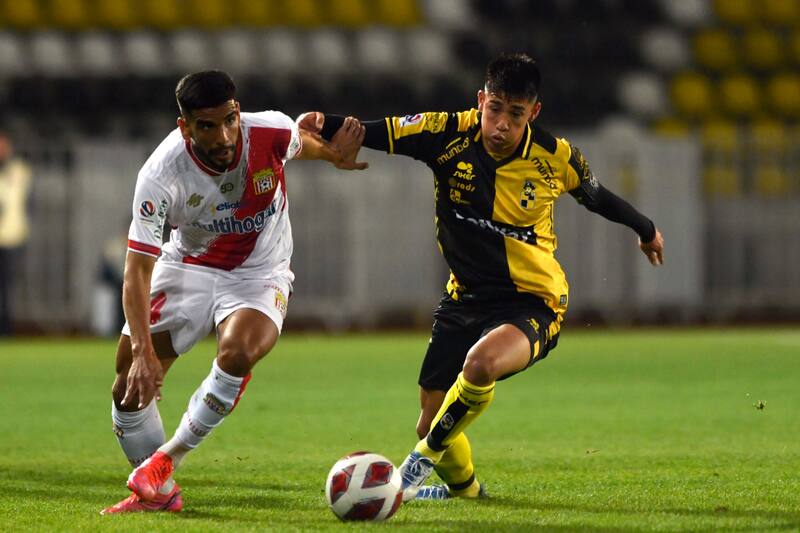 El partido entre Piratas y Torteros dejó a los de la Cuarta Región a las puertas de los líderes de Primera División. Foto: Agencia Aton.