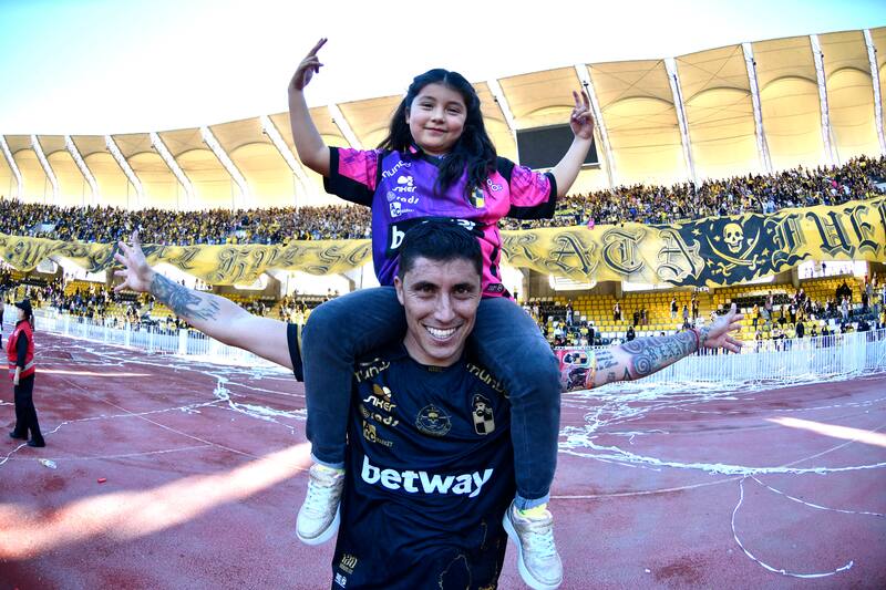 El jugador de Coquimbo Unido Ruben Farfan contra Deportes La Serena