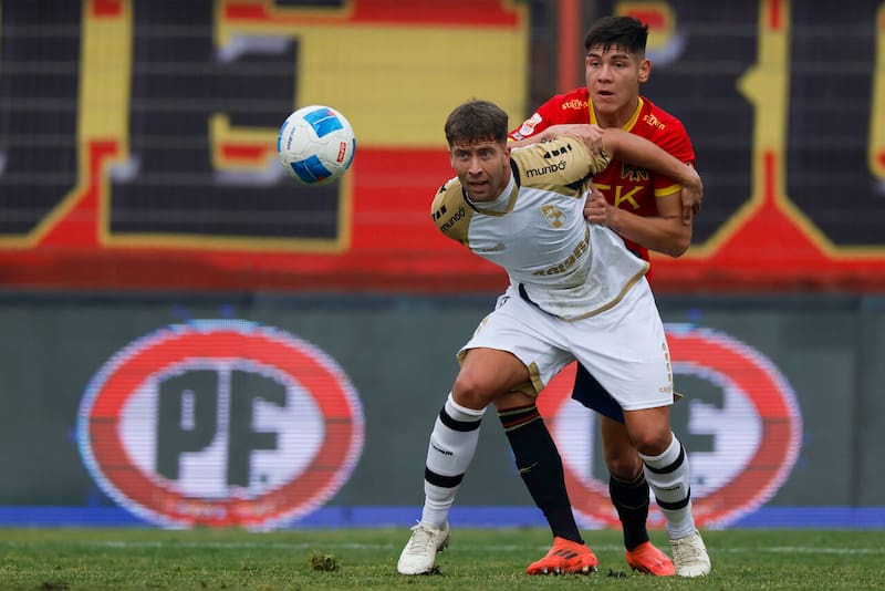 Piratas e hispanos se enfrentan en el cierre del Campeonato Nacional. Foto: Agencia Aton.