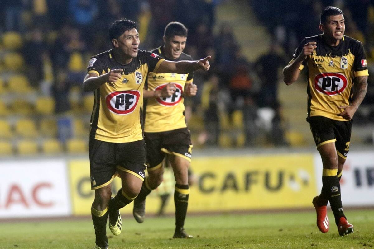 Futbol, Coquimbo Unido vs Union Espanola
Undecima fecha, campeonato nacional 2019
El jugador de Coquimbo Unido Cristian Canio celebra su gol contra Union Espanola durante el partido de primera division realizado en el estadio Francisco Sanchez Rumoroso in Coquimbo, Chile
04/05/2019
Hernan Contreras/Photosport
Football, Coquimbo Unido vs Union Espanola
Eleventh date, National Championship 2019
Coquimbo Unido's player Cristian Canio celebrate his goal against Union Espanola during the first division football match held at the Francisco Sanchez Rumoroso in Coquimbo, Chile.
04/05/2019
Hernan Contreras/Photosport