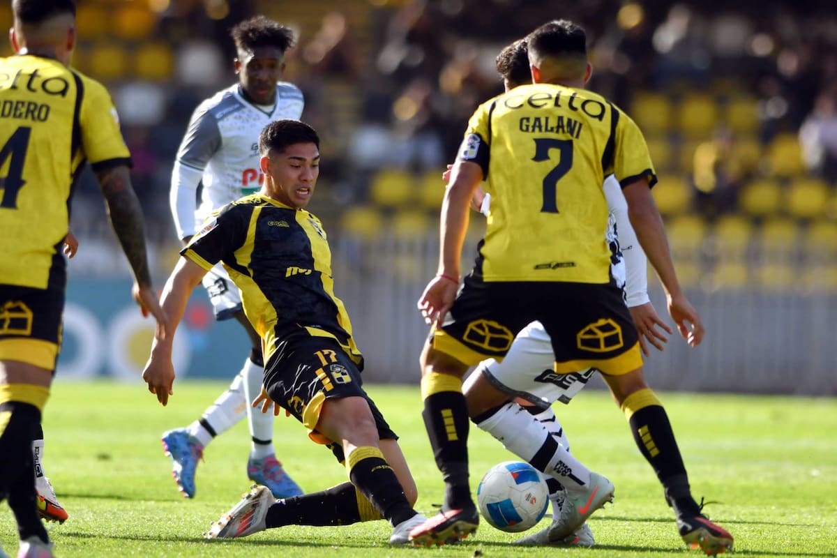 Chocan en el Sausalito con la UC esperándolos en la final. Foto: Agencia Aton