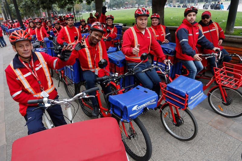 Está buscando carteros sin experiencia previa en diversas comunas del país.