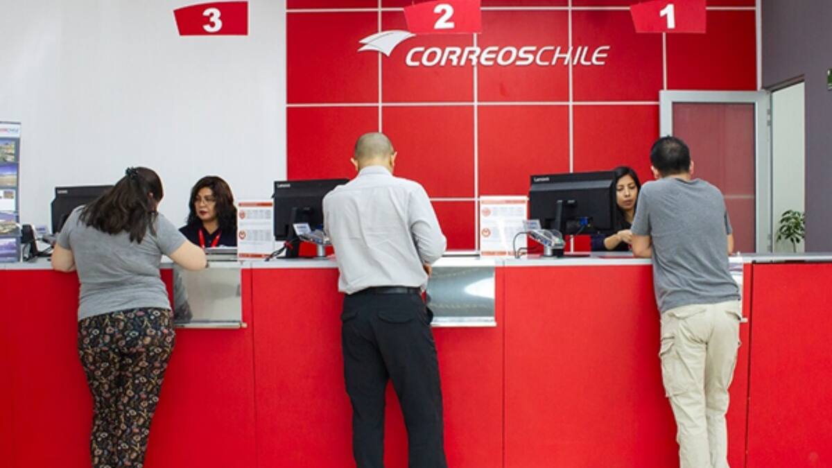 La severa crisis económica que tiene en jaque a Correos de Chile