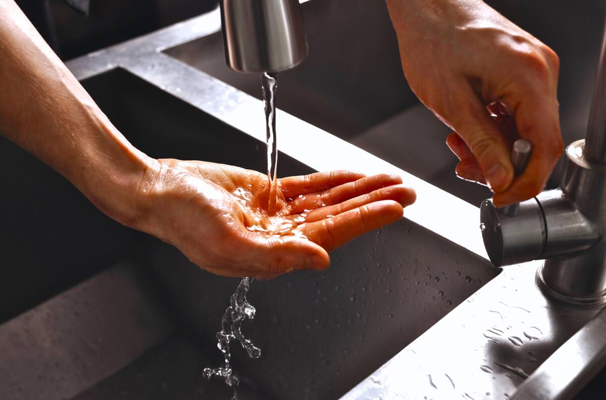 Cortes de agua por hasta 15 horas: Aguas Andinas confirmó importantes interrupciones para este jueves en Santiago
