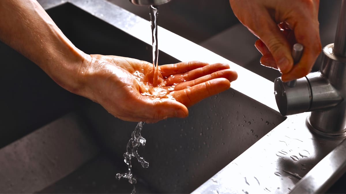 Por 8 horas: Aguas Andinas anuncia corte de agua para HOY en importante comuna de la Región Metropolitana