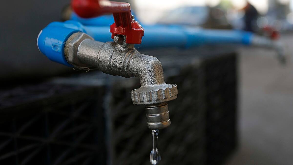 Aguas Andinas confirma corte de agua en sectores de seis comunas de Santiago para este martes
