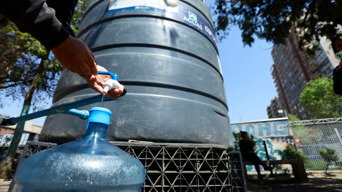 Aguas Andinas advierte por corte de agua en la RM para este martes: en estas comunas durará hasta 15 horas