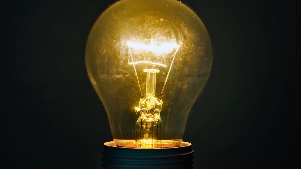 Hasta ocho comunas se verán afectadas: Enel anunció cortes de luz para este viernes 8 de mayo en Santiago