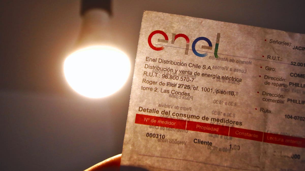 El aeropuerto de Santiago también se verá afectado: Enel confirma cortes de luz de hasta siete horas en sectores de la capital