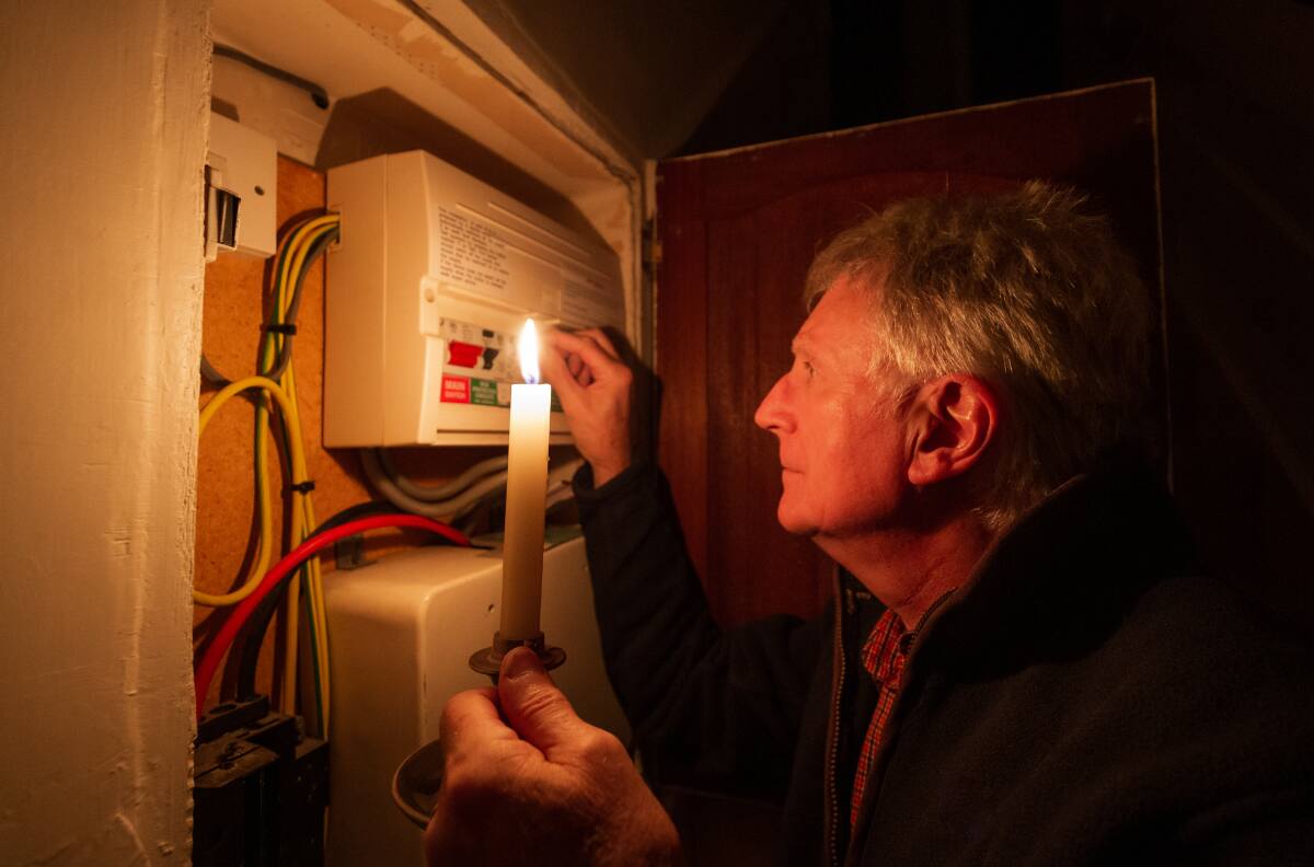 ¿Qué debe tener mi kit de emergencias en casa ante eventuales cortes de luz por lluvia?