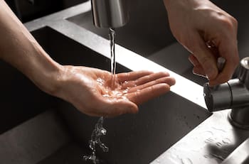 Aguas Andinas confirma cortes de agua en cuatro comunas de la RM: durarán hasta 12 horas