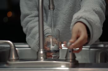 Aguas Andinas advierte por cortes de agua de hasta 12 horas en la Región Metropolitana este domingo 23 de noviembre