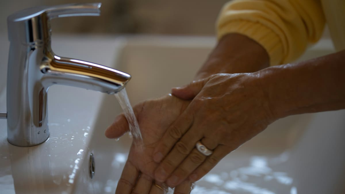Durará hasta 10 horas: Aguas Andinas advierte por corte de agua en dos comunas de la Región Metropolitana