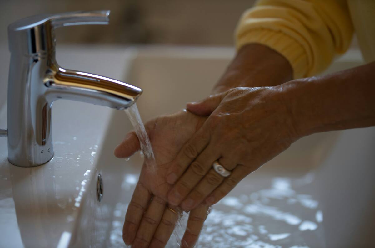 Durará hasta 10 horas: Aguas Andinas advierte por corte de agua en dos comunas de la Región Metropolitana