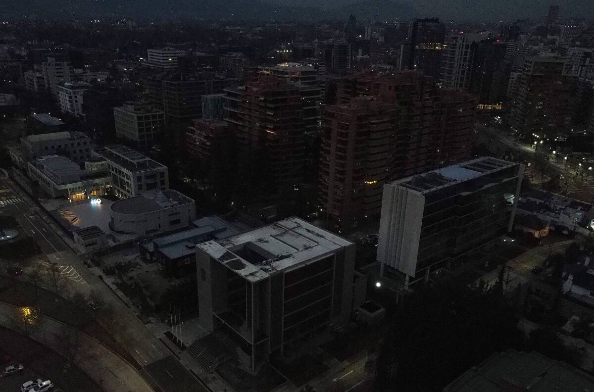 Enel confirma que siete importantes comunas de la RM tendrán cortes de luz este martes