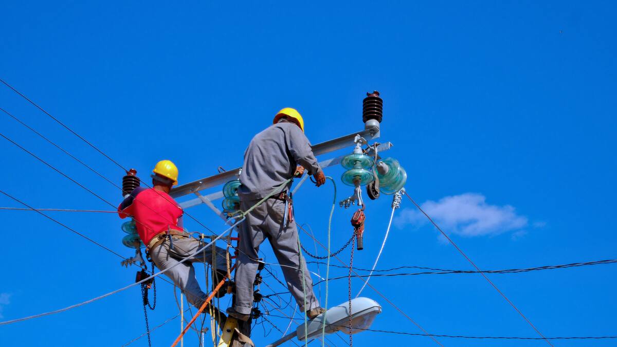 Enel confirma 8 comunas con cortes de luz en Santiago este viernes 13 de marzo