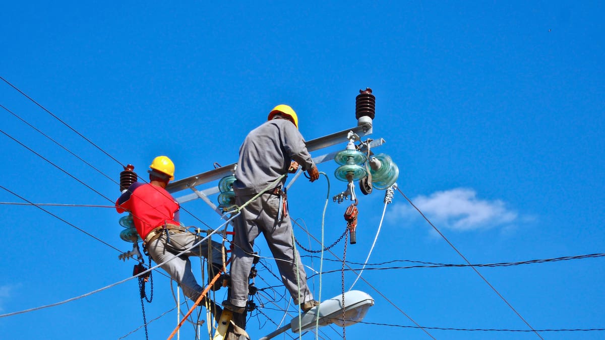 Más de diez comunas afectadas: los cortes de luz programados por Enel para este 15 de mayo