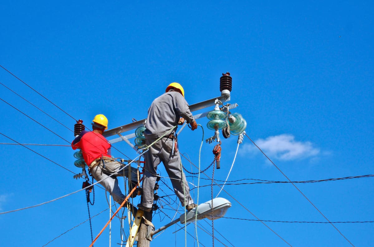 Más de diez comunas afectadas: los cortes de luz programados por Enel para este 15 de mayo