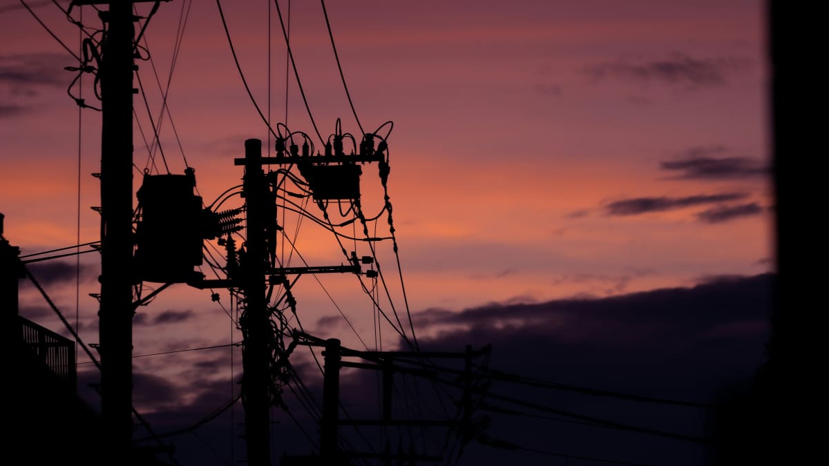 Enel confirmó cortes de luz programados para este miércoles 22 de octubre: estas comunas se verán afectadas