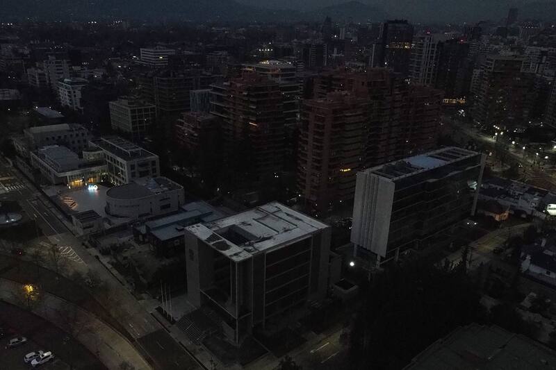 Confirman interrupciones en diferentes comunas de la capital.