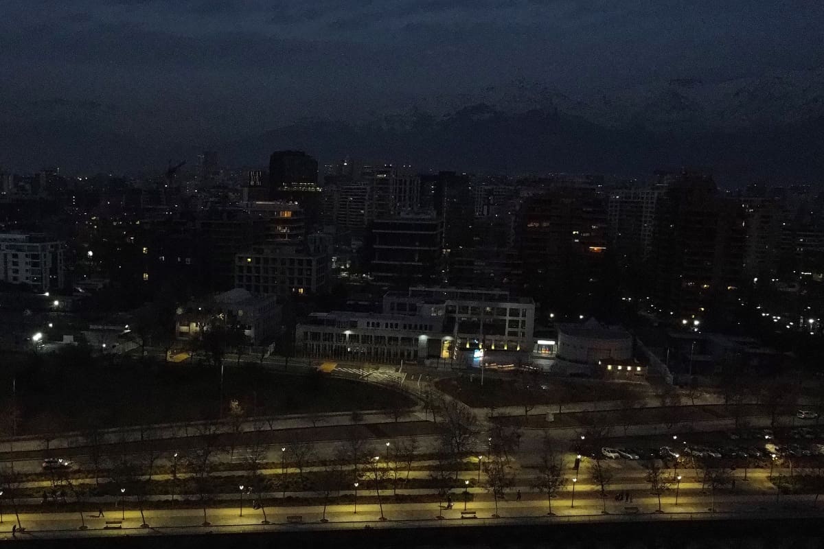 Senapred anunció medidas este viernes por los cortes de luz en el país.