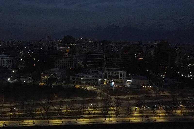 Senapred anunció medidas este viernes por los cortes de luz en el país.