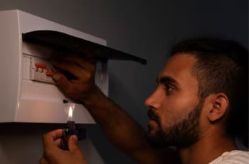 Enel confirmó cortes de luz para este sábado 27 de diciembre: Ocho comunas de la Región Metropolitana se verán afectadas