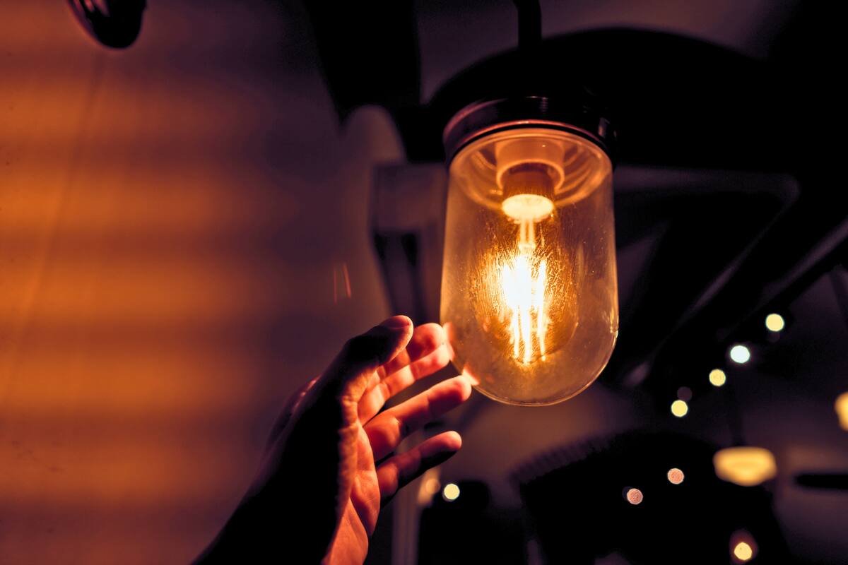 Las suspensiones del suministro afectarán a varias comunas durante este lunes. Créditos: Freepik.