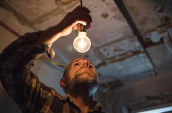 Lo confirmó Enel: Ocho comunas de la Región Metropolitana van a tener cortes de luz este sábado 29 de noviembre