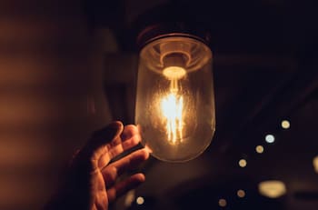 Enel confirmó cortes de luz para este lunes 29 de diciembre: 9 comunas de la RM se van a ver afectadas