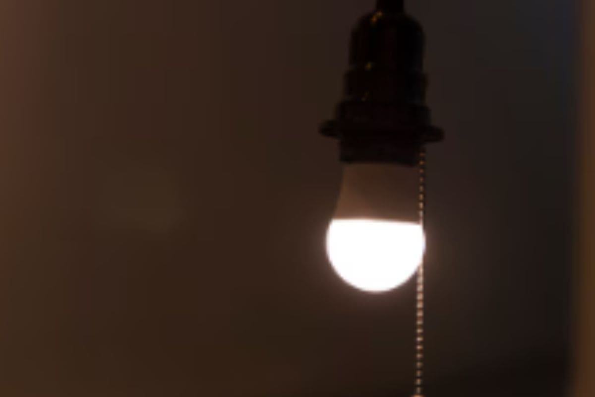 La medida se debe a trabajos de mejoramiento y modernización del servicio, que obligarán a interrumpir el suministro por varias horas. Créditos: Freepik.