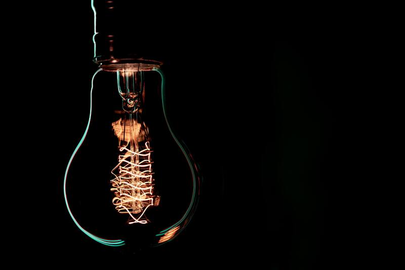 En estos días de lluvia, sigue estos consejos sobre qué hacer si se va la electricidad.