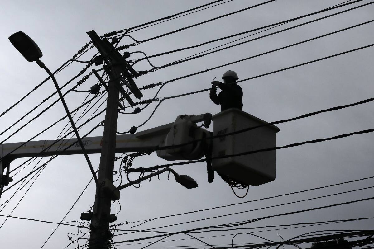 Según Enel, la medida se debe a los trabajos programados en la ciudad de la compañía eléctrica. Créditos: Javier Salvo/Aton Chile.