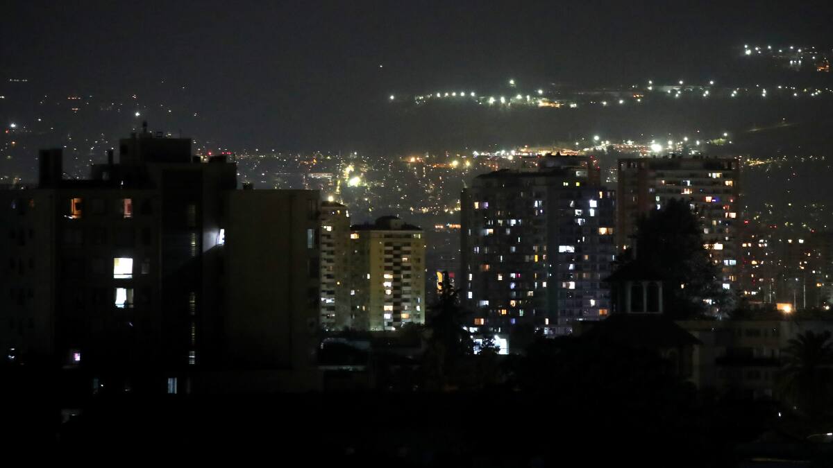 Enel confirma cortes de luz en siete comunas de la Región Metropolitana para este lunes 5 de enero