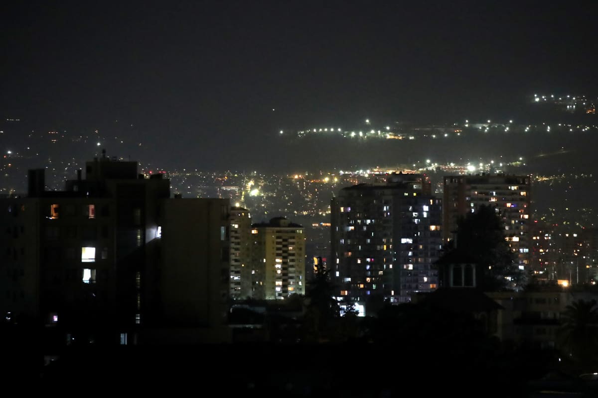Según lo informado por Enel, la interrupción se debe a trabajos programados en la ciudad. Créditos: Jonnathan Oyarzun/Aton Chile.