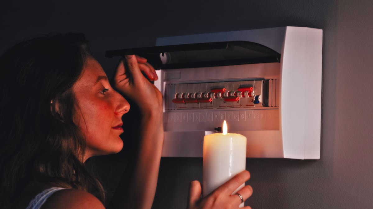 Enel confirma cortes de luz programados en seis comunas de Santiago para este domingo