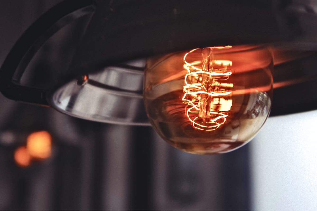 Las suspensiones están programadas en al menos siete comunas de la capital este lunes 22 de junio. Foto: Freepik.