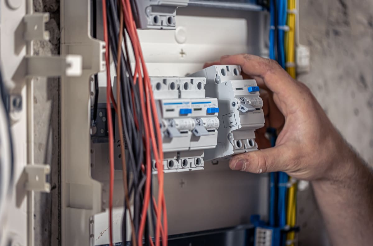 Confirmado: cuatro comunas de la RM tendrán importante corte de luz este sábado 9 de agosto
