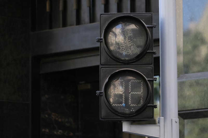 Al respecto, Enel aseguró que se debe a trabajos de mejoramiento de la red eléctrica en la capital. Créditos: Dragomir Yankovic/Aton Chile.