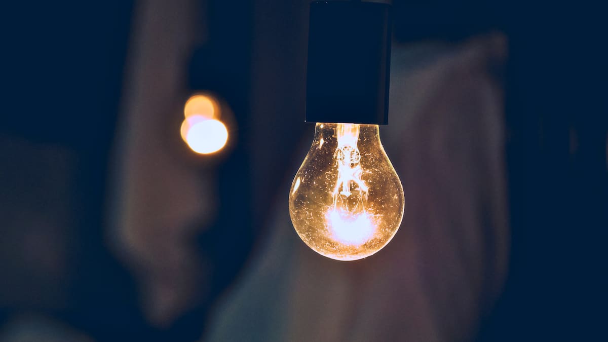 Hasta nueve comunas afectadas: Enel dio a conocer los cortes de luz programados para este lunes en Santiago