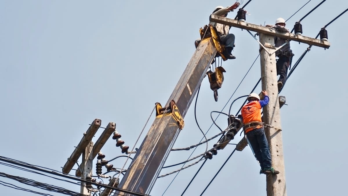 Cortes de luz: hasta 12 comunas tendrán interrupción en el suministro este lunes en Santiago