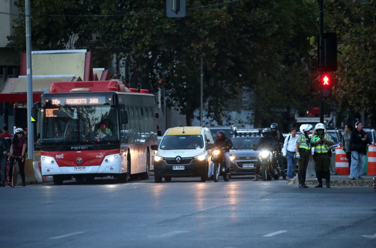 Cortes y desvíos de tránsito por cambio de mando: estas calles del centro de Santiago se verán afectadas