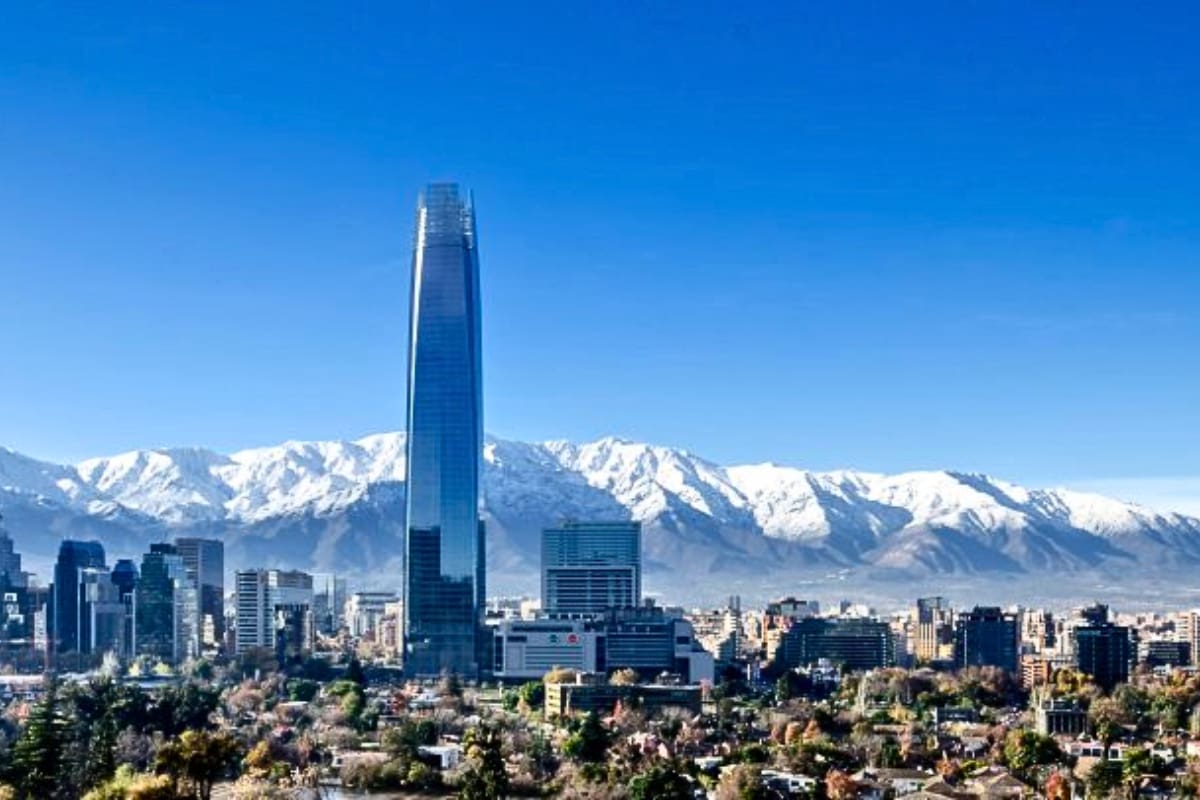 Es el mall con mayor avalúo fiscal de Chile.