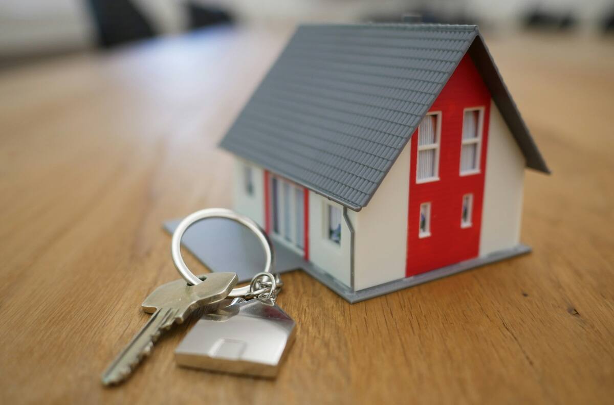 Superando a EEUU y España: Chile lidera ranking de países donde más difícil es comprar una casa