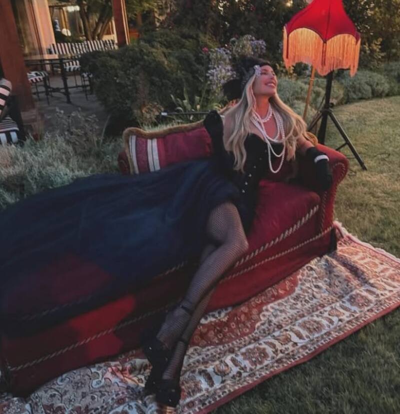 La influencer brilló con su outfit burlesque. Créditos: Instagram