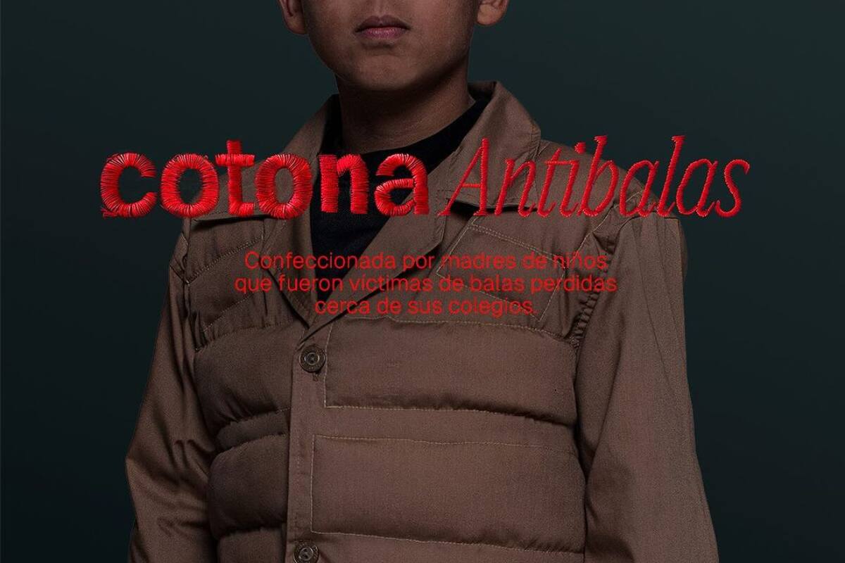 El vestuario escolar fue creado por la fundación para generar conciencia sobre los menores heridos a bala en el país.