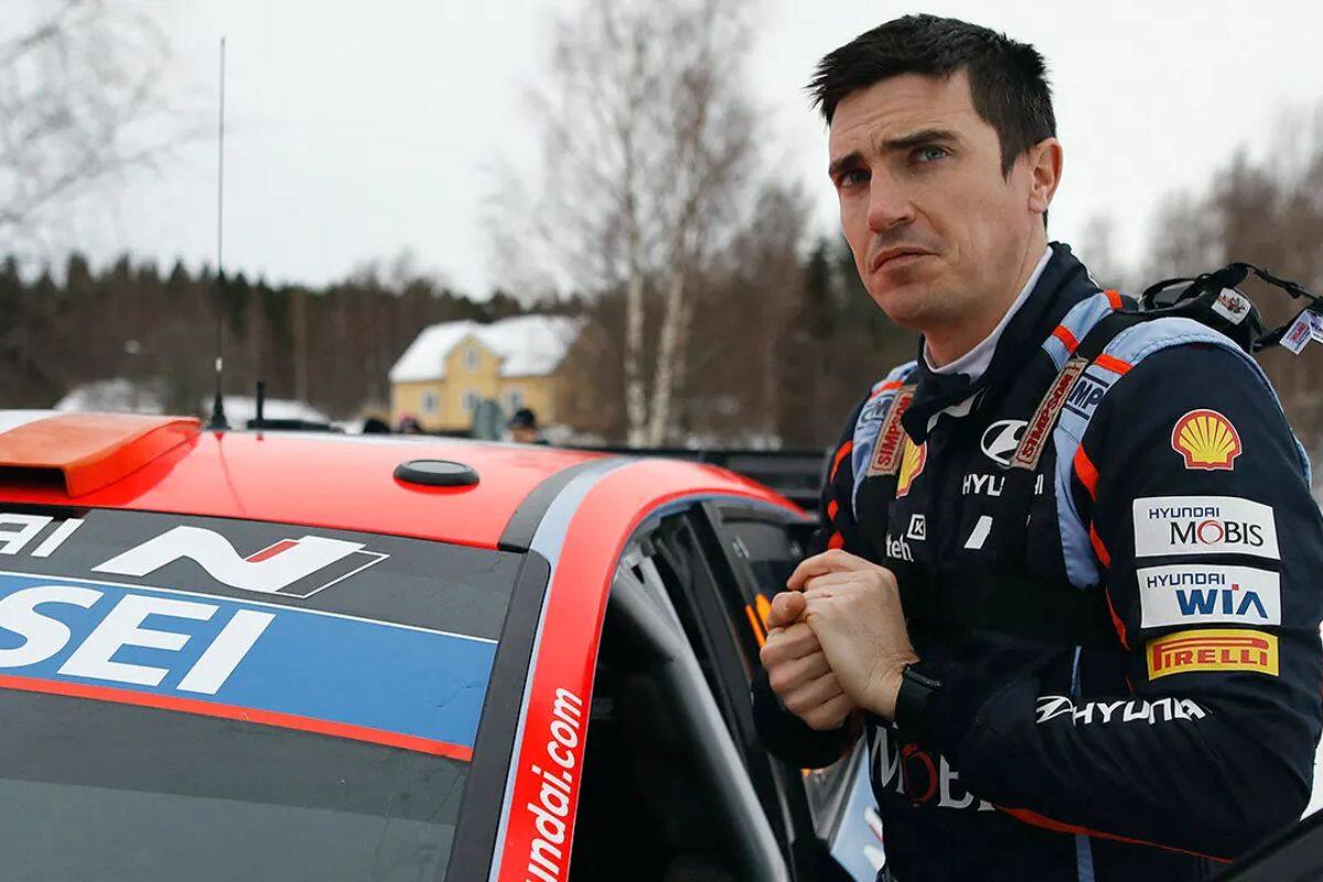 El piloto falleció inmediatamente, mientras que el copiloto sufrió heridas graves.