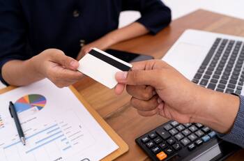 ¿Buscas un crédito de consumo? Así funciona el nuevo comparador lanzado por el Sernac